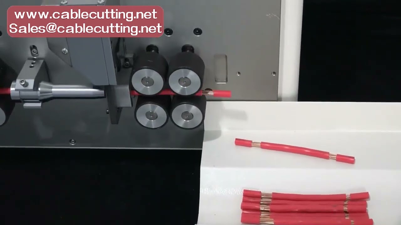 825/835 Touch Screen Automatisk Ledningsafisolerings- og Skæremaskine - 8 Hjul