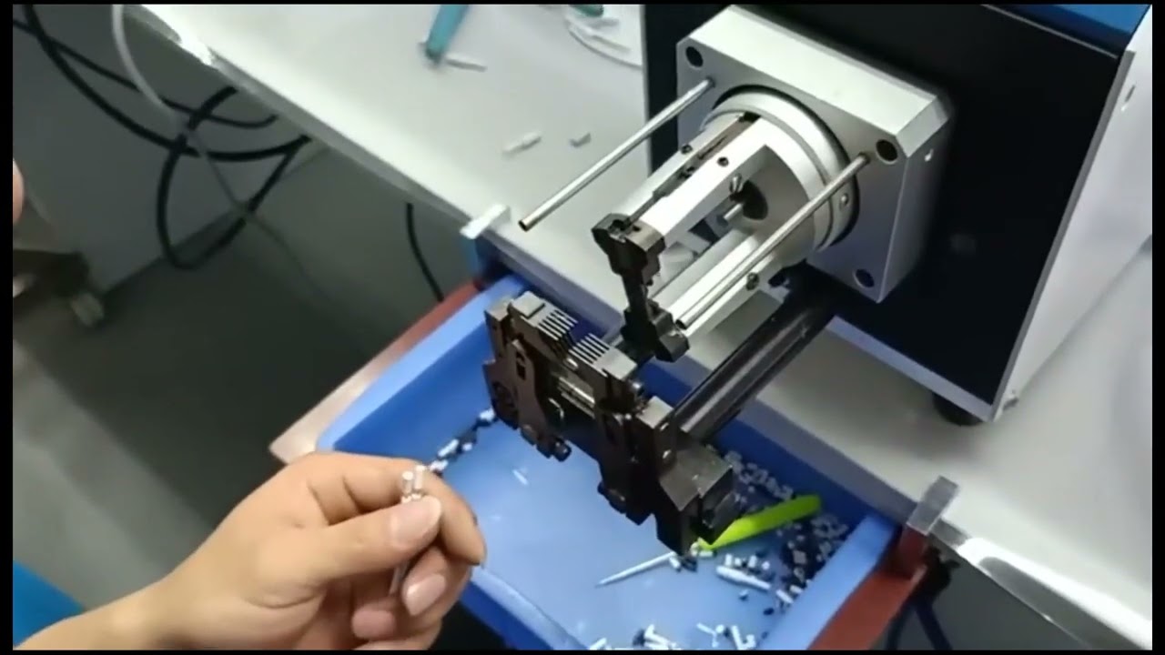 Halvautomatisk afisoleringsmaskine til RG58 og RG6 koaksialkabler