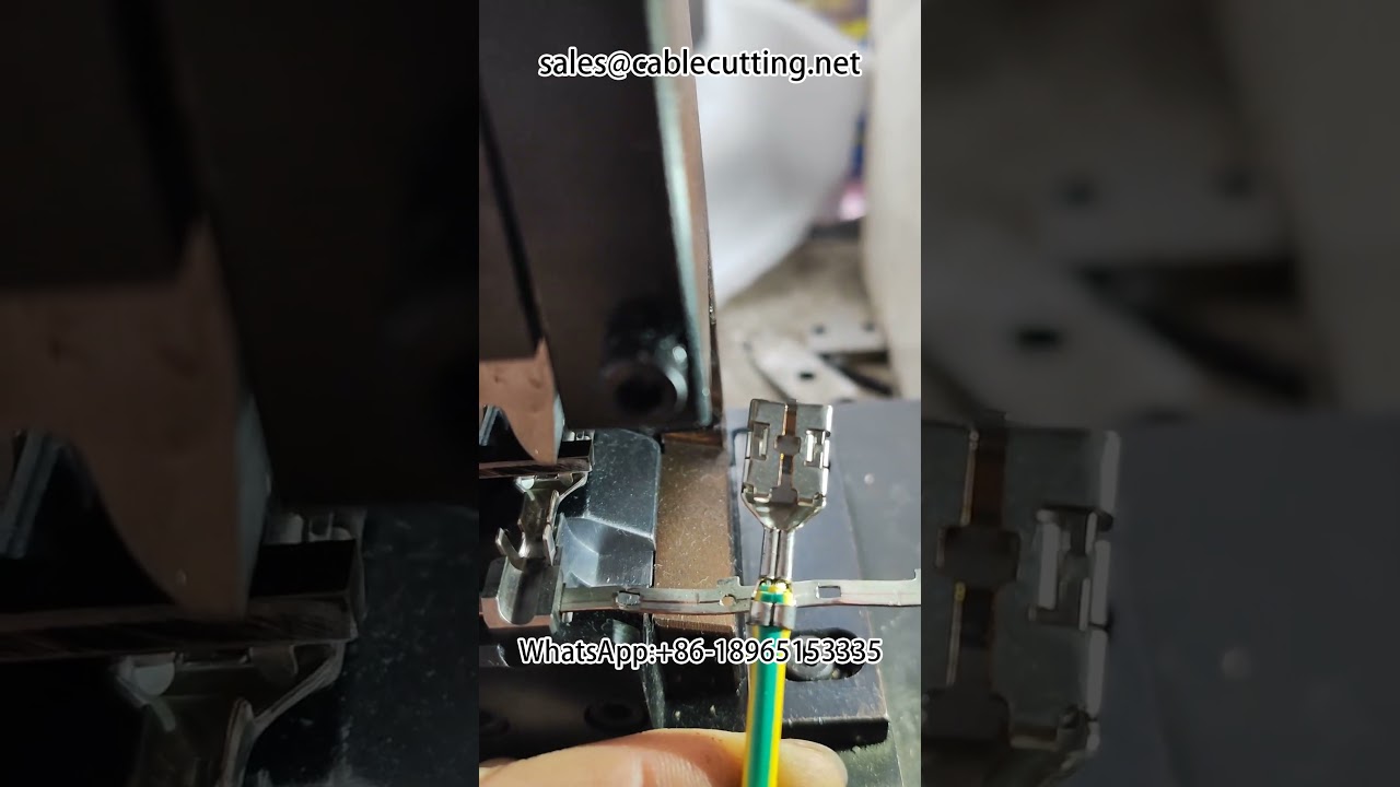 Terminalformemaskine til ledningsnet | Automatisk kabelafisolering og crimpning til bilindustrien